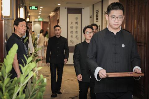 罗湖区委统战部副部长、工商联党组书记叶志伟一行到c7娱乐调研