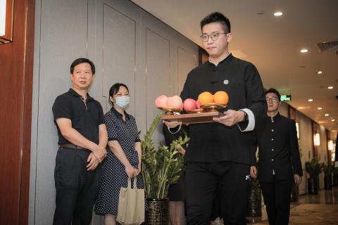 罗湖区委统战部副部长、工商联党组书记叶志伟一行到c7娱乐调研