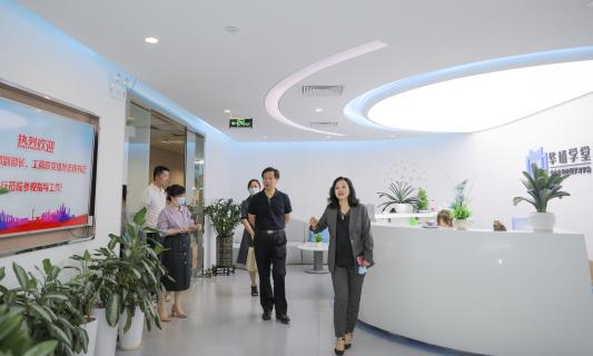 罗湖区委统战部副部长、工商联党组书记叶志伟一行到c7娱乐调研