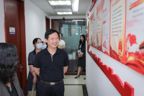 罗湖区委统战部副部长、工商联党组书记叶志伟一行到c7娱乐调研