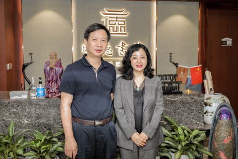 罗湖区委统战部副部长、工商联党组书记叶志伟一行到c7娱乐调研